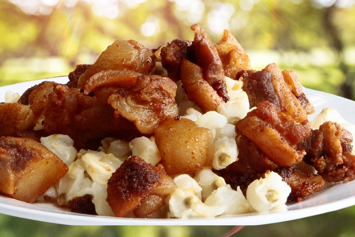 Mote con Chicharrón