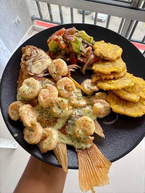 Tilapia con Camarones